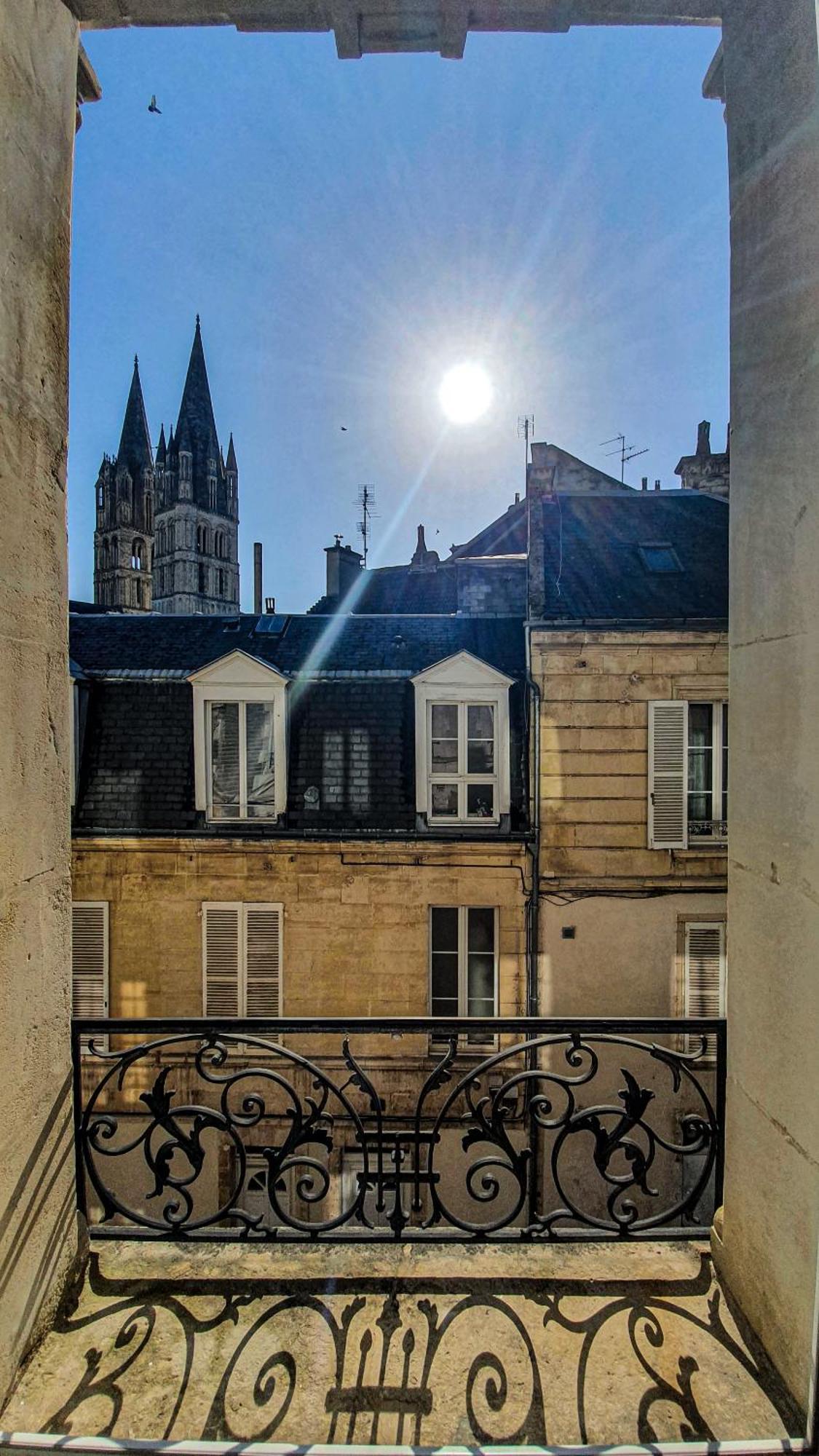 Charming Studio With View Of The Abbaye-Aux-Hommes Caen Værelse billede